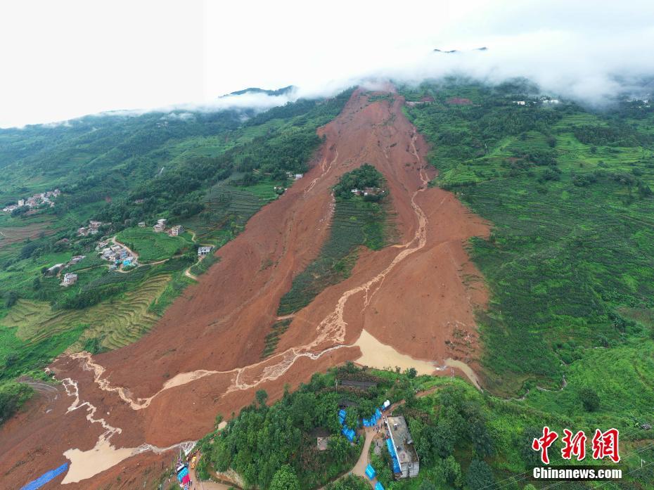水城雞場(chǎng)鎮(zhèn)坪地村滑坡